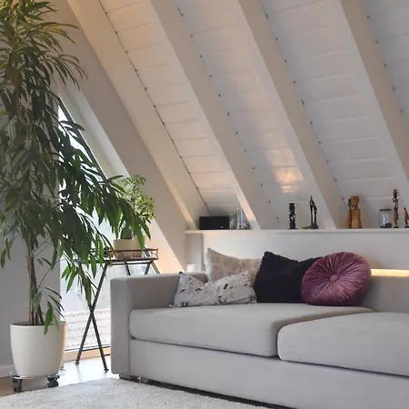 Wunderschone Helle Wohnung, 10 Min Zum Zentrum アパート シュトゥットガルト