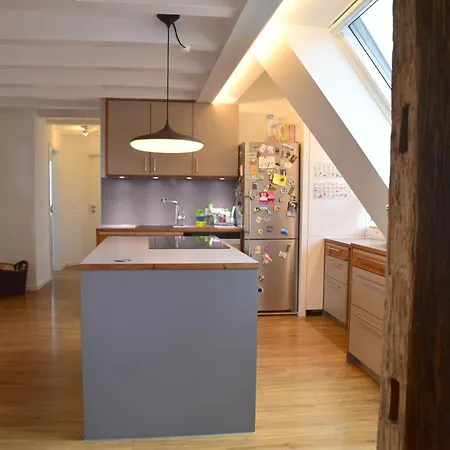 Wunderschone Helle Wohnung, 10 Min Zum Zentrum アパート シュトゥットガルト